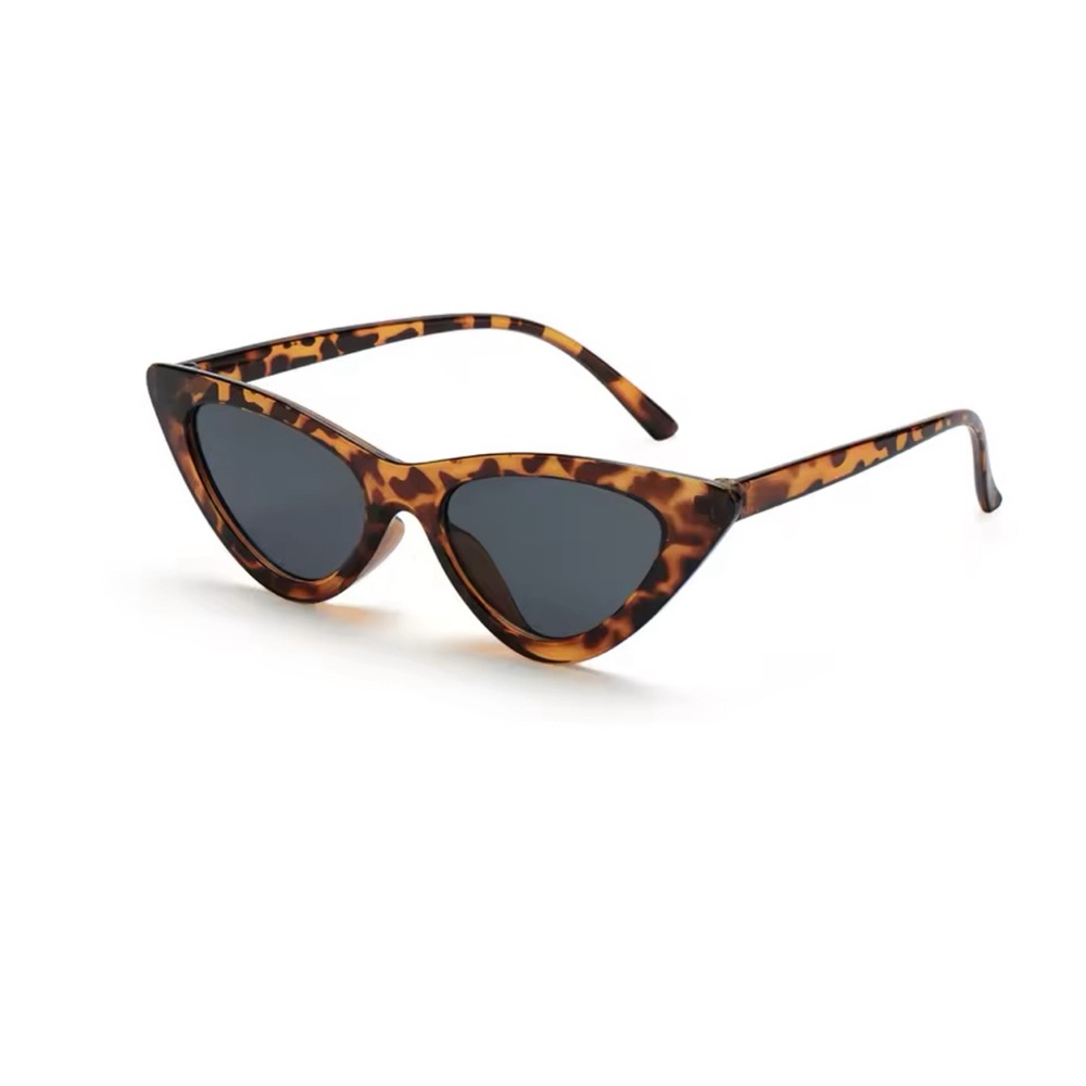 Women's Tortoiseshell Cat Eye Sunglasses - Classic Brown